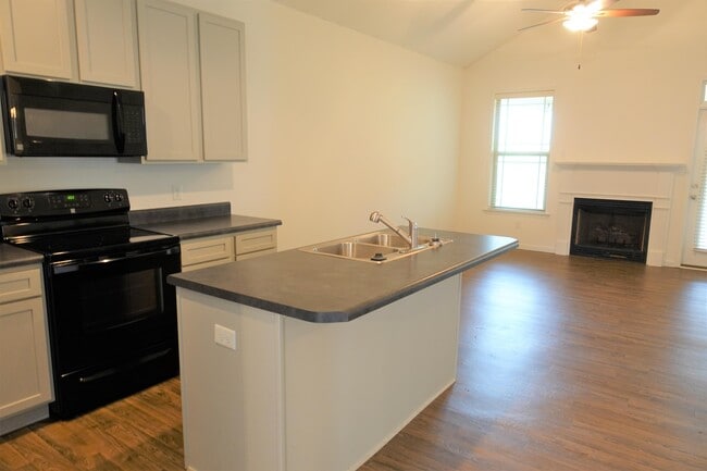 Building Photo - 176 Bur Oak Dr