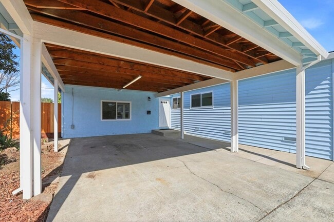 Building Photo - 1861 Nelson Dr