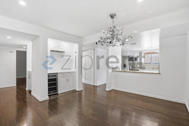 Building Photo - 743 Euclid Ave