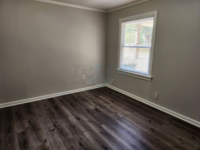 Building Photo - Riverdale Bungalo