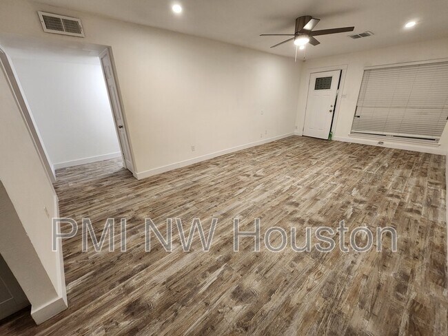 Building Photo - 2677 Gessner Rd