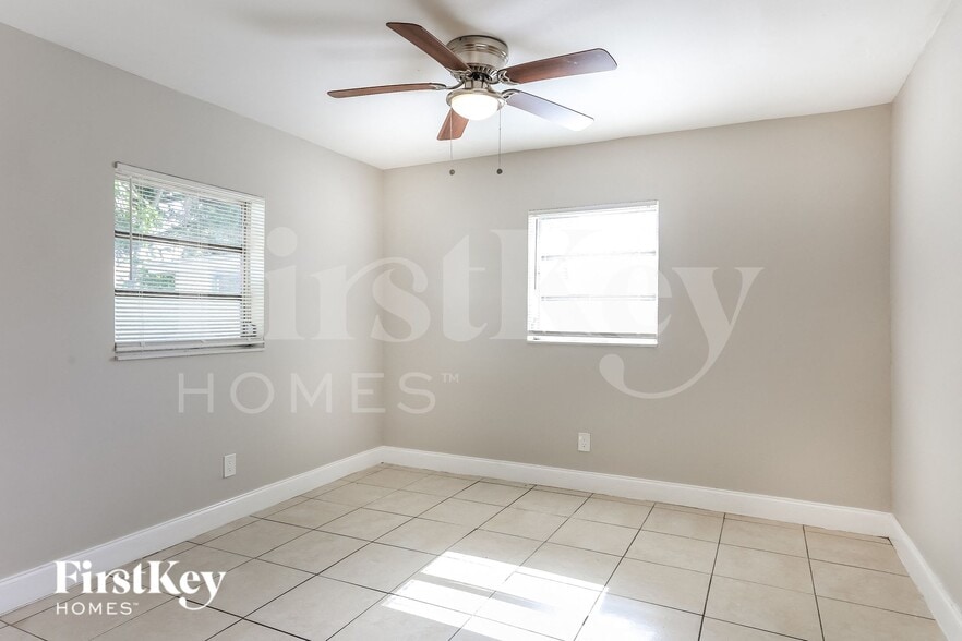 Building Photo - 3751 NW 9th Ct