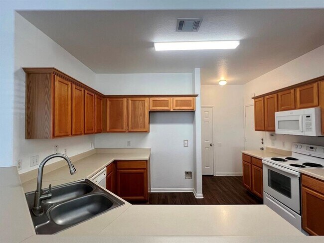 Building Photo - Nice home available in Brookside Subdivision!