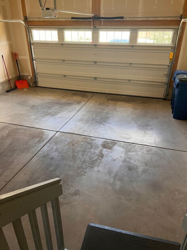 Building Photo - Beautiful Sierra Ridge 4-Bedroom, 3.5-Bath...