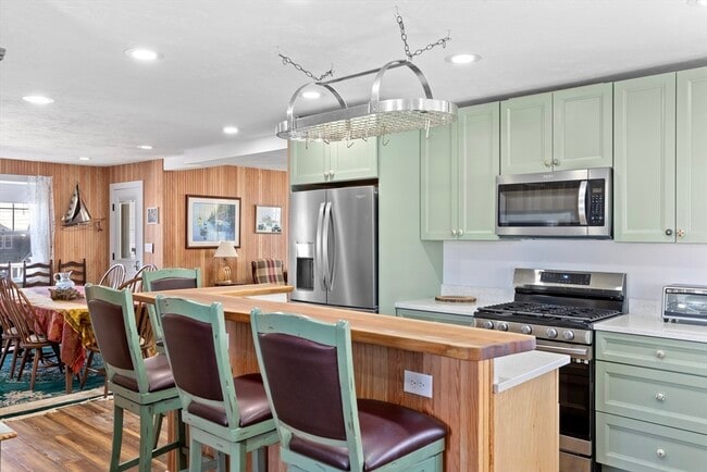 Building Photo - 43 Oceanside Dr