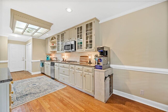 Building Photo - Gorgeous, multi-level condo!