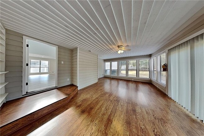 Building Photo - 1318 Shiloh Trail E Northwest