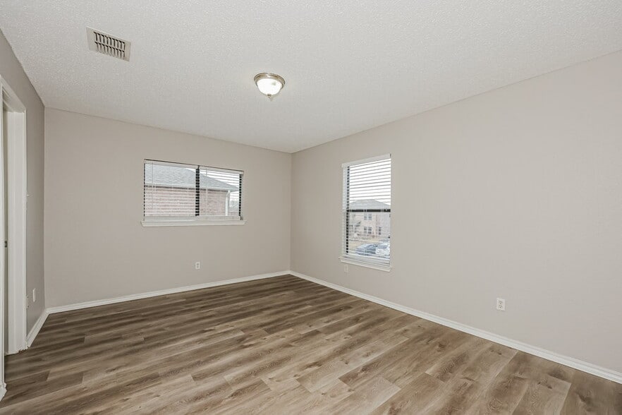 Building Photo - 3149 Pine Valley Dr