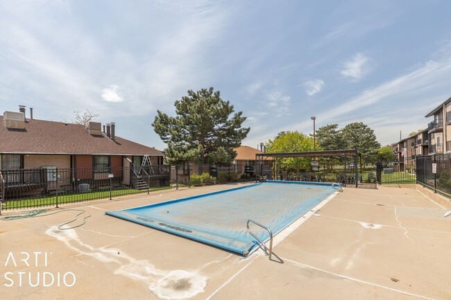 Building Photo - Fully Renovated 4-Bedroom Townhome in Prim...