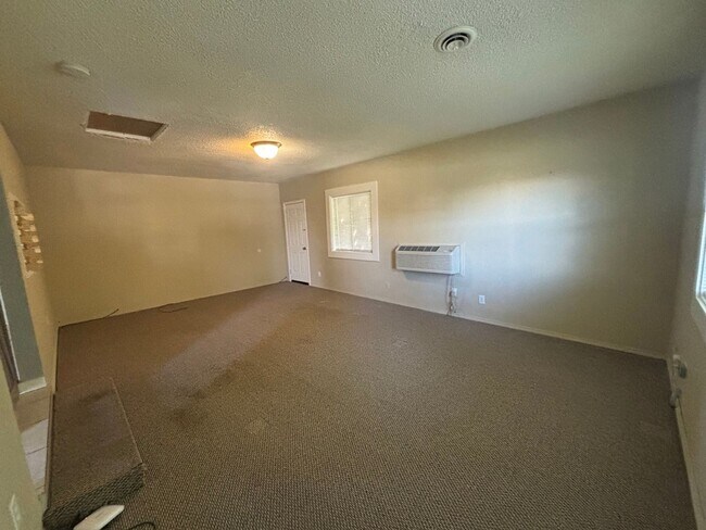 Building Photo - Charming 3-Bed Home in Hayden Lake — Spacious Lot & Attached Garage!