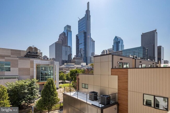 Building Photo - 2106 Spring St