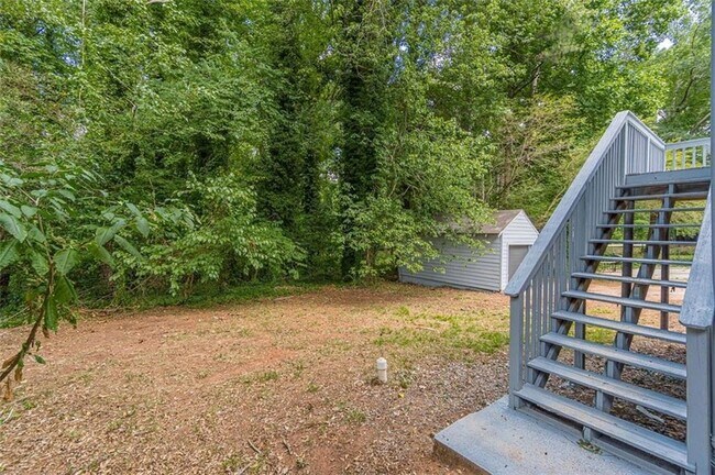 Building Photo - 1226 Thomas Rd