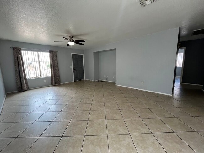 Building Photo - Charming 3-Bedroom Home in Horizons on Cam...