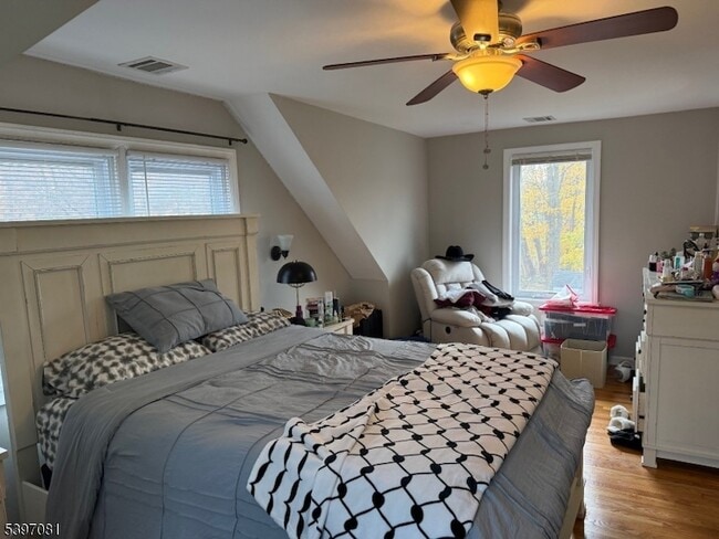 Building Photo - 8 Charles St