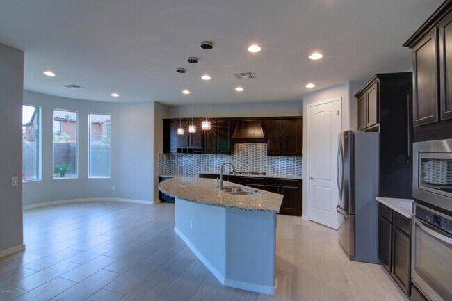 Building Photo - 3607 E Salter Dr