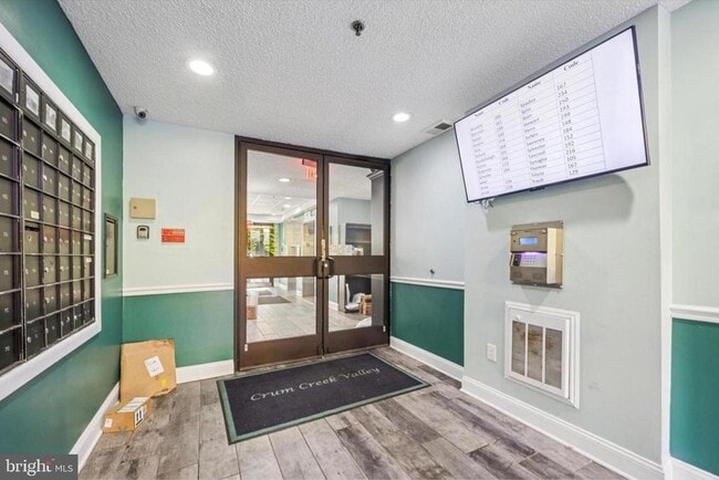 Building Photo - 800 Avondale Rd