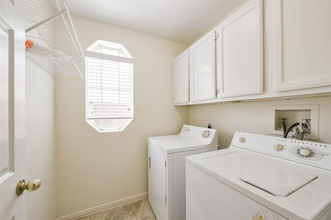 Building Photo - 4003 Bountiful Crest Ln