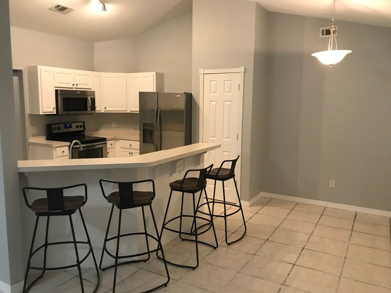 Kitchen - 5108 Zachary Blvd