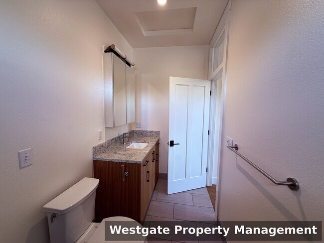 Building Photo - 220 Payran St