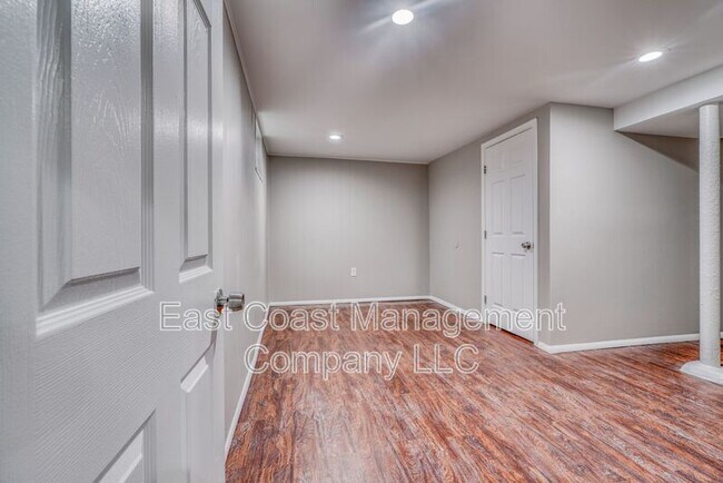 Building Photo - 9616 Mason Ave