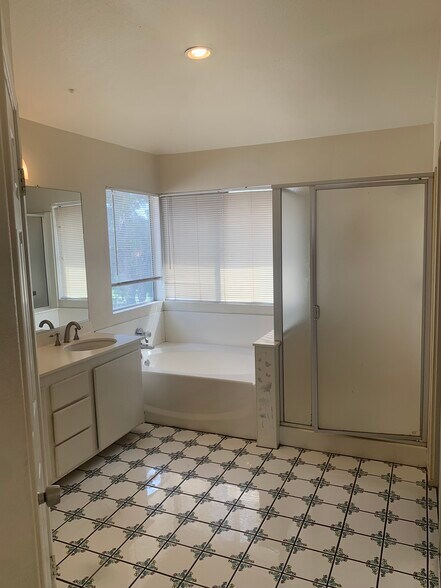 Building Photo - 7889 Saint Helena Ct
