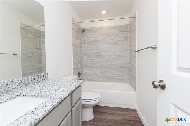 Building Photo - 5901 Betty Lou Dr