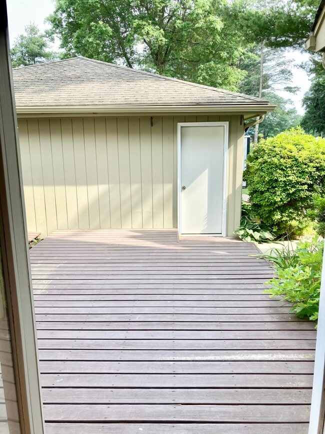 Building Photo - 156 E Grayling Ln