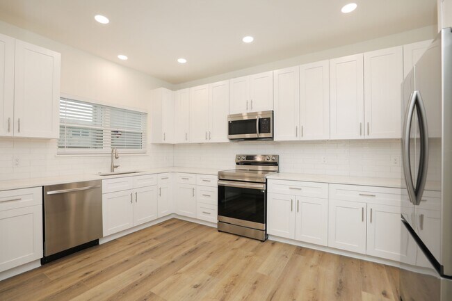 Building Photo - 1115 Augusta Dr