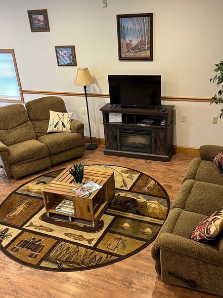 Building Photo - 456 Main St