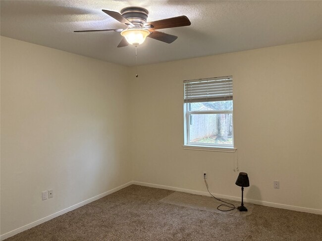 Building Photo - 505 Huckleberry Dr