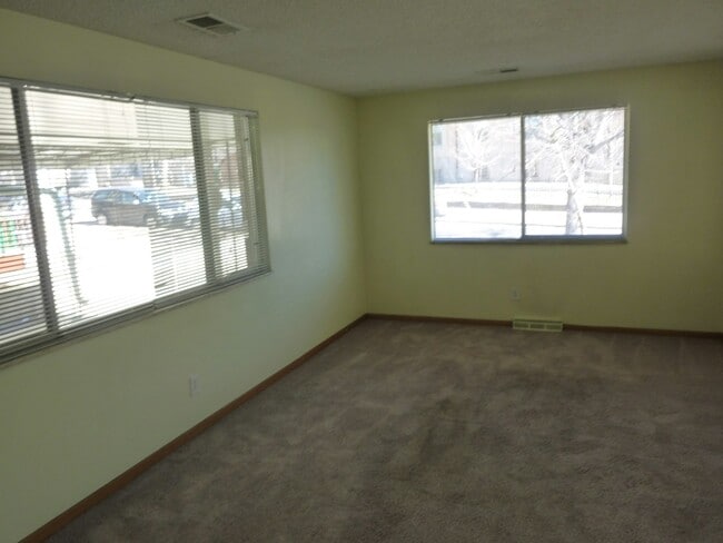 Building Photo - 2955-2959 Newton St