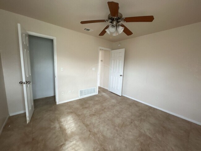 Building Photo - 710 Aries Ave