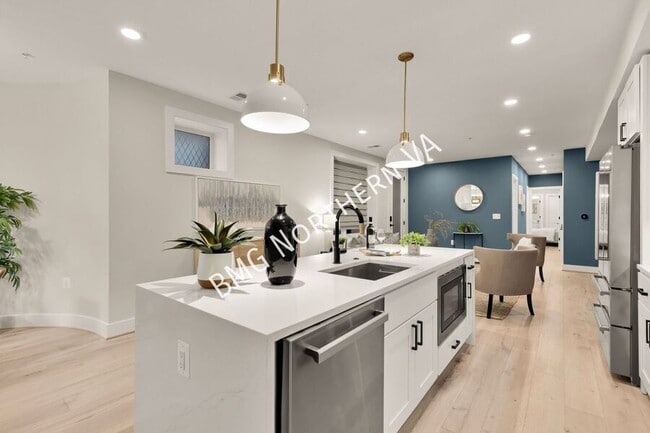 Building Photo - 2829 13th St NW