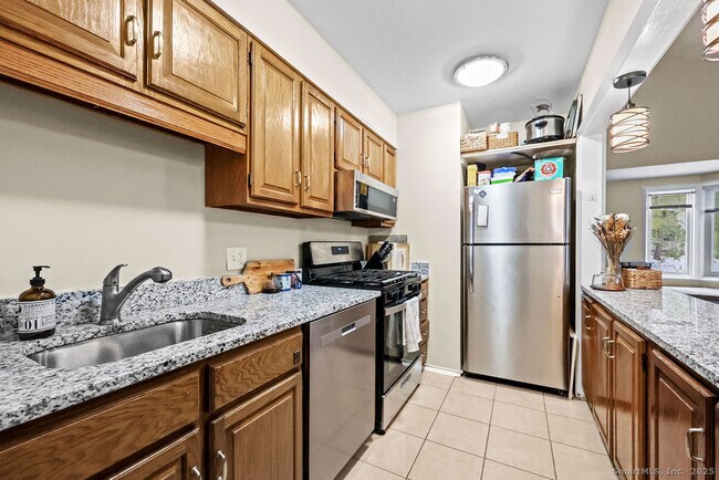 Building Photo - 9 Talcott Ridge Rd