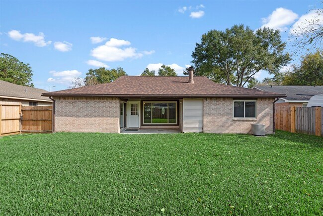 Building Photo - 8363 Pebbledowne Dr
