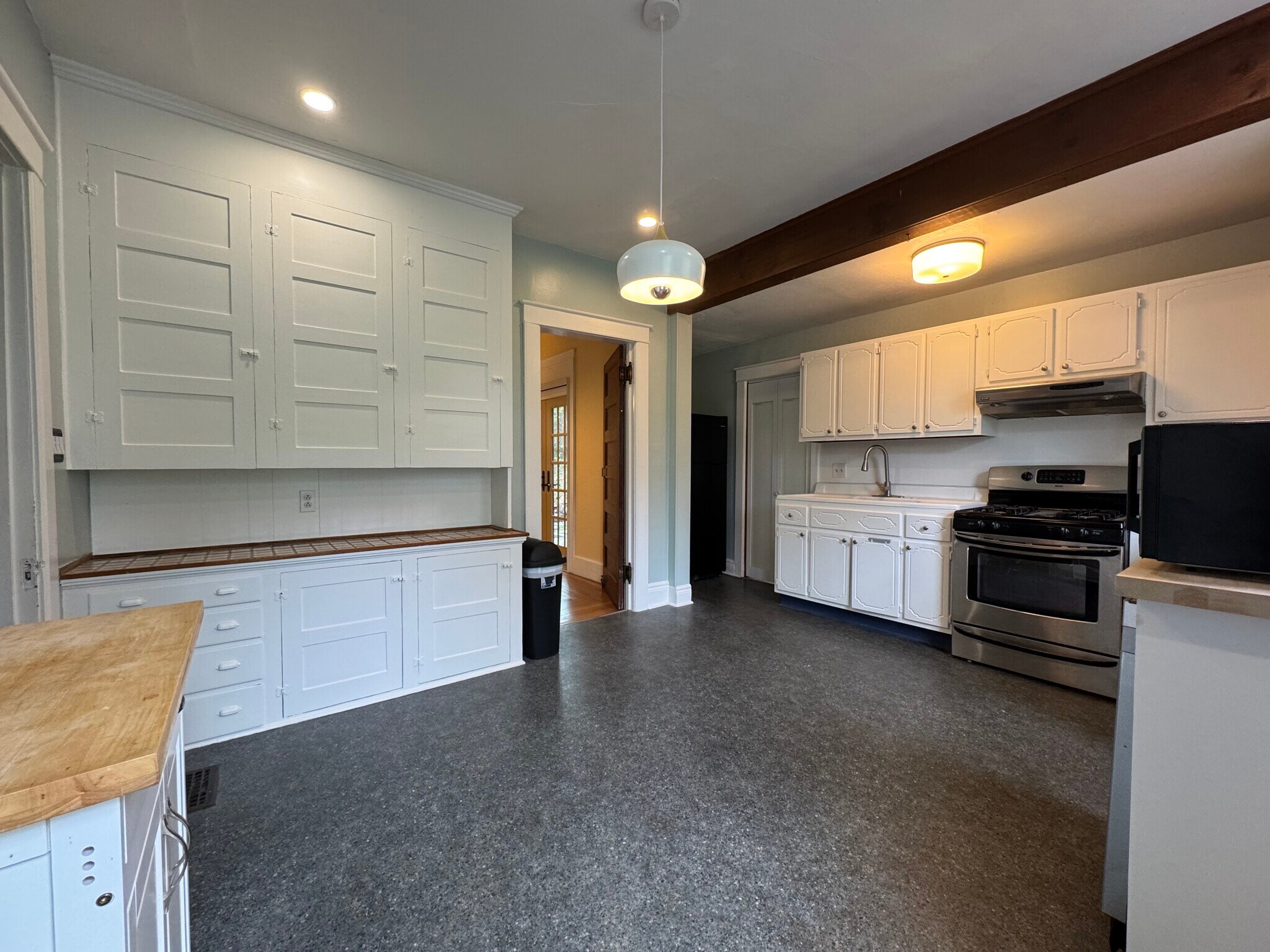 Building Photo - 608 Ackerman Ave