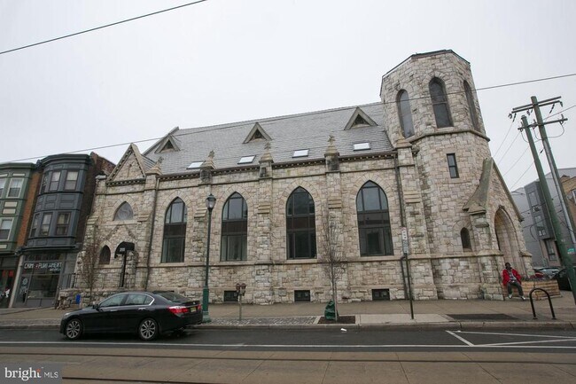Building Photo - 2701 W Girard Ave