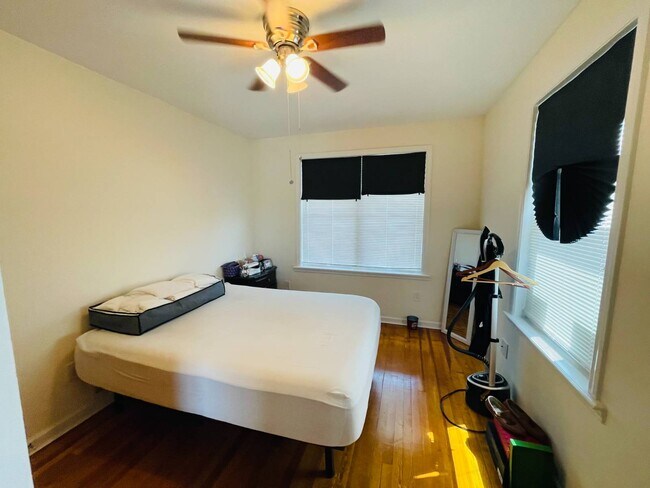 Building Photo - 27 1st St