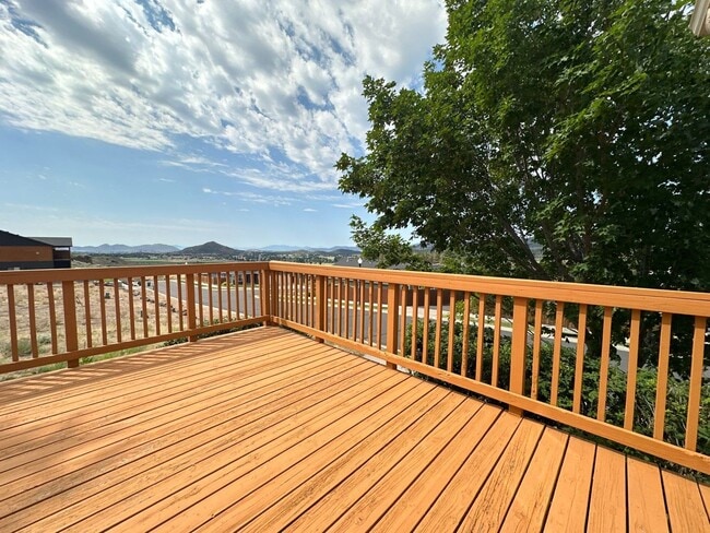 Building Photo - 5096 Larch Ln
