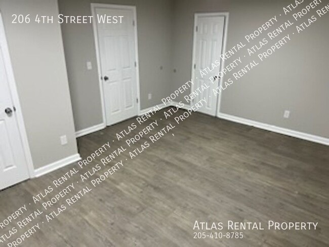 Building Photo - 206 4th St W