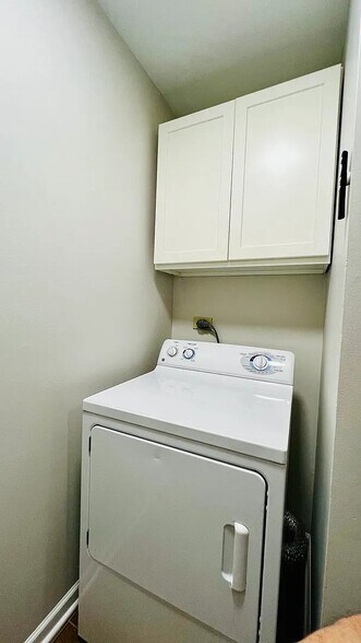 Building Photo - 104 Glengarry Dr