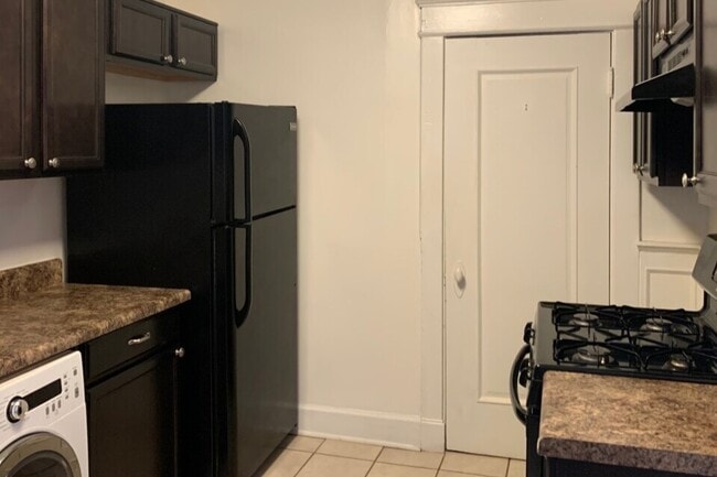 Apt 2 kitchen - Milburn Apartments