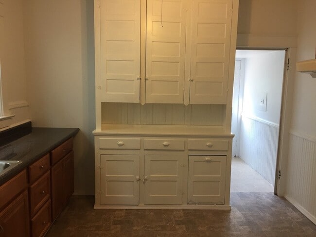 Building Photo - 258 E 29th St