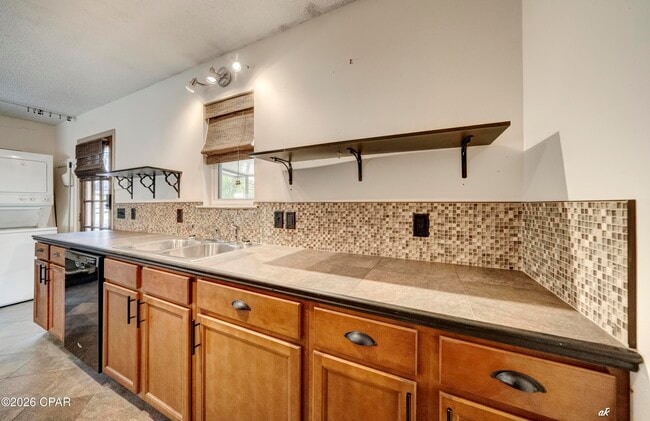 Building Photo - 1617 Drummond Ave