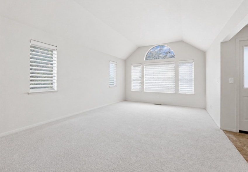 Building Photo - 3204 S Johnson Pl