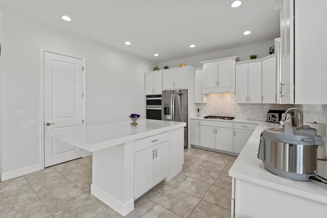 Building Photo - 15134 Cameo Ct