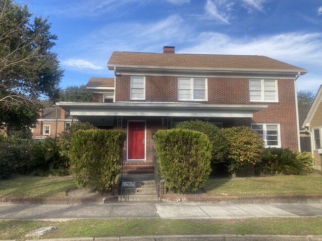 House For Rent - 130 E 48th St