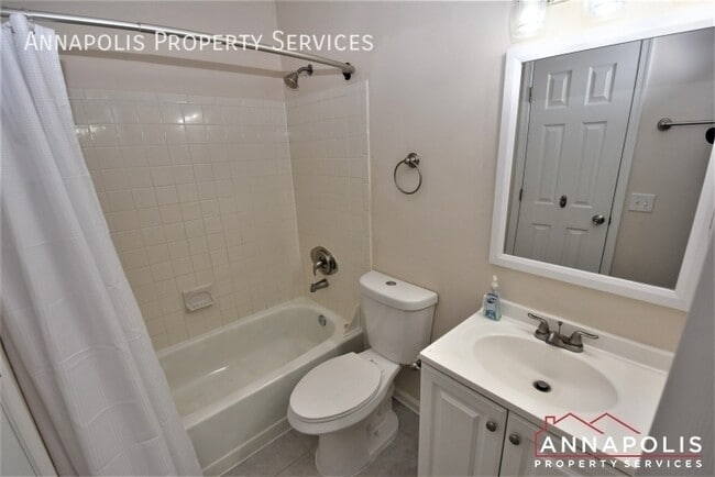 Building Photo - 508 Greenblades Ct