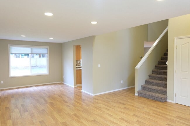 Building Photo - !!!HALF MONTH RENT FREE!!!? Beautifully Updated Home in a Peaceful, Highly Desirable Fisher’s Lan...
