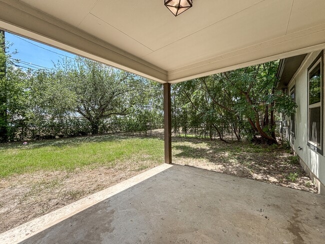 Building Photo - 1520 Eichen Rd